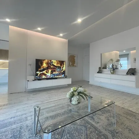 Currila Modern Luxury Stunning Views *