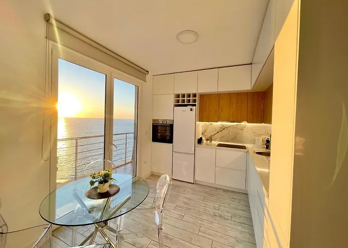 Currila Modern Luxury Stunning Views *