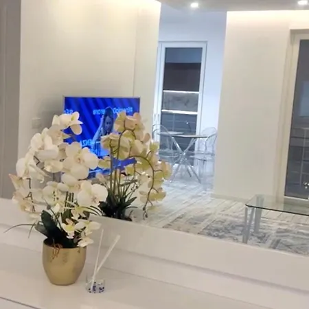 Currila Modern Luxury Stunning Views Apartmán *