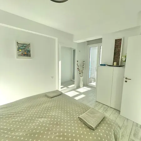Currila Modern Luxury Stunning Views Apartmán *