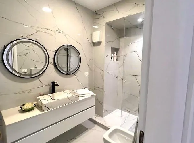 Currila Modern Luxury Stunning Views アパート ドゥラス