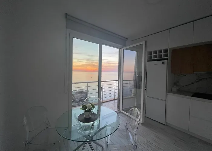 アパート Currila Modern Luxury Stunning Views ドゥラス