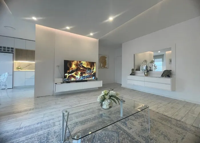 Currila Modern Luxury Stunning Views *